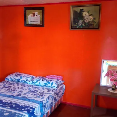 Rjc Hostel And Karaoke Bar